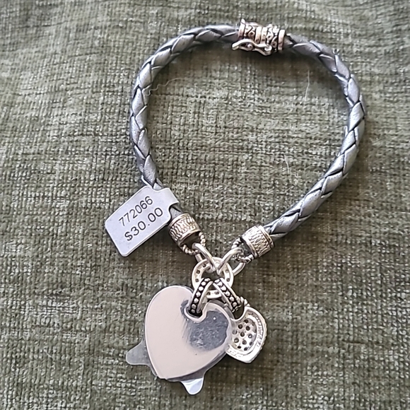 Bracelets - Picture 2 of 7